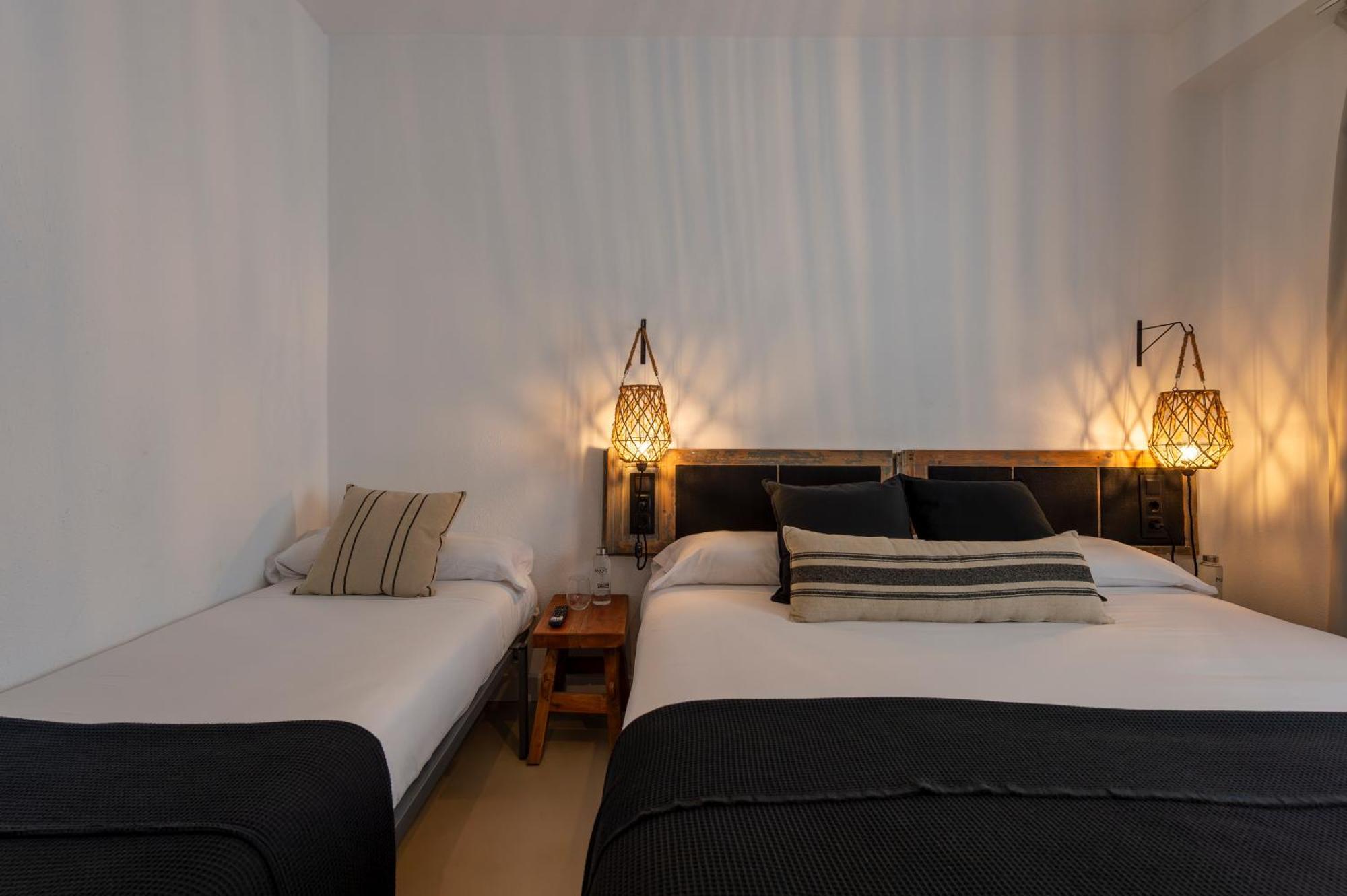 Hostal Boutique Es Menut ตอสซาเดมาร์ ภายนอก รูปภาพ