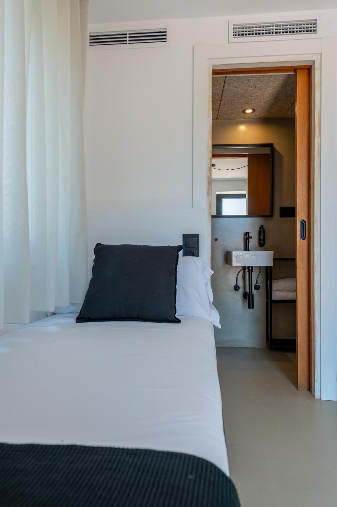 Hostal Boutique Es Menut ตอสซาเดมาร์ ภายนอก รูปภาพ