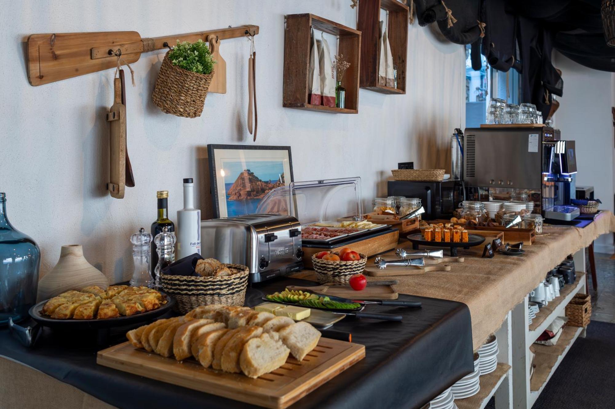 Hostal Boutique Es Menut ตอสซาเดมาร์ ภายนอก รูปภาพ